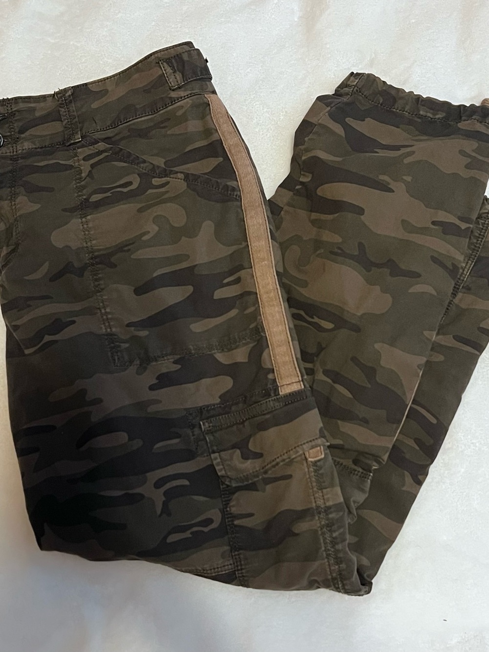 Sanctuary Surplus Camo Cargo Pants. Cotton. Size 27 with cinch-able waist!
